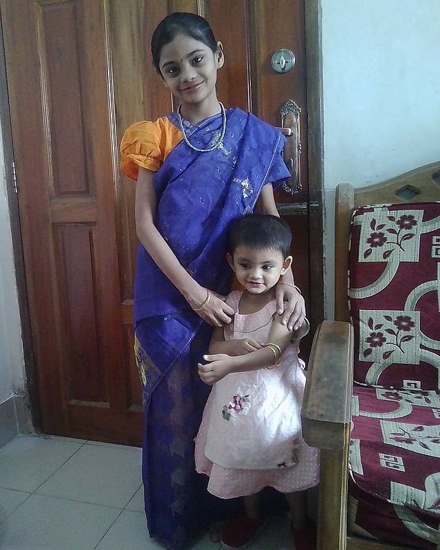 ঈদের দিনে নতুন সাজে শাহিনুর ইসলামের দুই কন্যা।