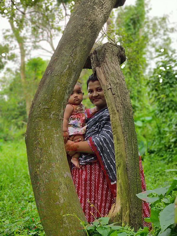 রবন্দী ঈদে প্রকৃতির মাঝে সন্তানের সঙ্গে। ছবিটি পাঠিয়েছেন রাহাত খান।