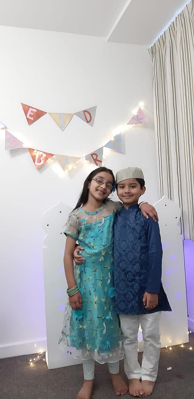 ঈদের আনন্দে আলভিনা ও আনুশীল। যুক্তরাজ্য থেকে ছবিটি পাঠিয়েছেন তাদের বাবা মো. রাশিদুল হাসান।