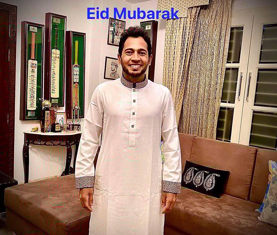 নিজের ফেসবুক পেজে এ ছবিটি পোস্ট করেন মুশফিক। ছবি: মুশফিকের ফেসবুক পেজ