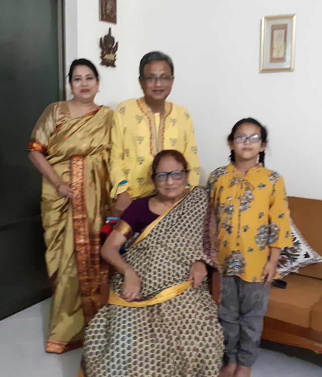 ঈদের দিনে শাগুফা আনোয়ার ও তাঁর পরিবারের সদস্যরা।