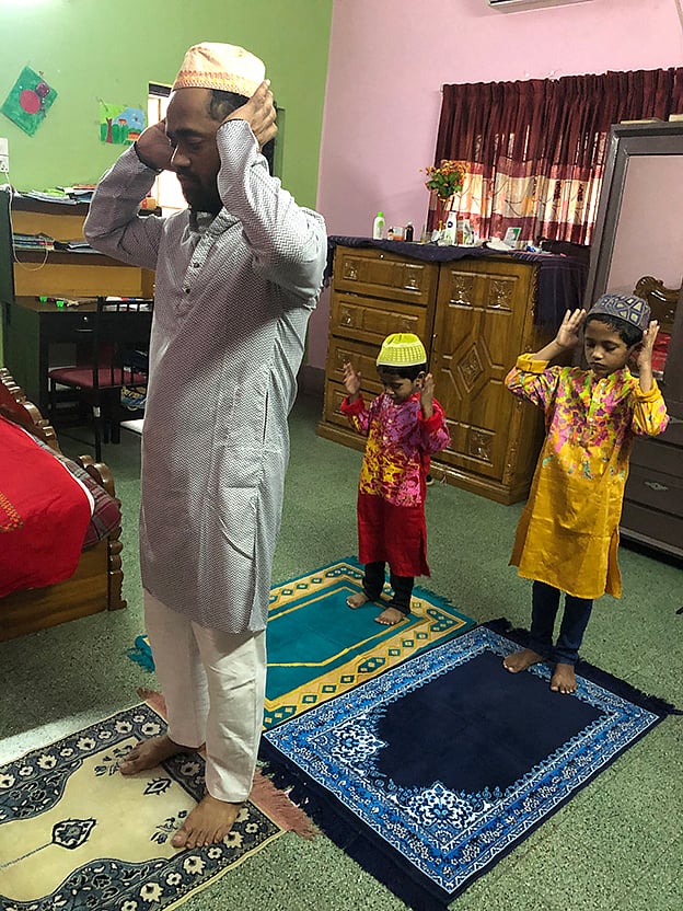 পারিবারিকভাবে ঈদ পালনের এই ছবি পাঠিয়েছেন এস এম তৌহিদুল ইসলাম।