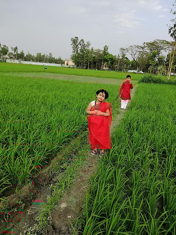 কোথাও আমার হারিয়ে যাওয়ার নেই মানা! ঈদ উদ্যাপনের এই ছবি পাঠিয়েছেন নীল হাসান।