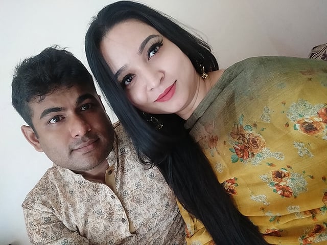 জীবনের এই প্রথম বাবা, মা, ছোট ভাইকে ছাড়া ঢাকাতে ঈদ করছি। নিরাপত্তার সার্থেই যেতে পারিনি গ্রামের বাসা নাটোরে। এর পরেও সব না থাকাকে ভুলিয়ে দিয়েছে আমার অর্ধাঙ্গিনী। লিখেছেন পলক।