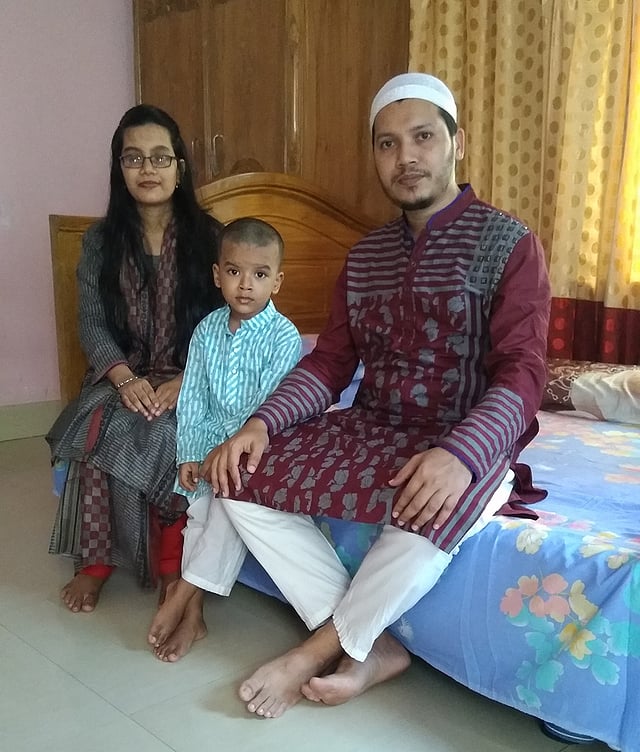 ঈদের দিনে চট্টগ্রামের ইকবাল হোসেনের পরিবারের সদস্যরা।