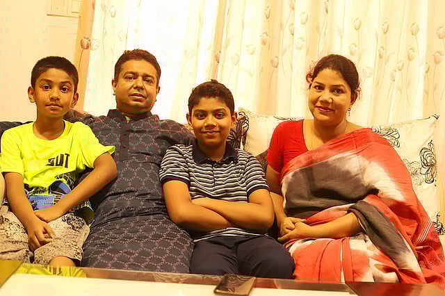 এবার ঘরের মধ্যে ছেলেদের নিয়ে ঈদ করতে হচ্ছে।  ছবি: মাজেদুল হক, বাবর রোড, ঢাকা।