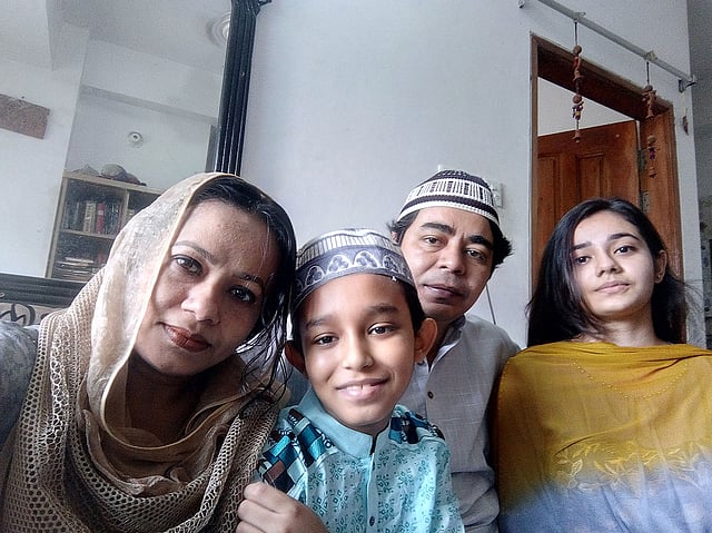 এবারের ঈদ অন্যরকম। পরিবারের সঙ্গে এবারের ঈদের বিশেষ মুহুর্তের ছবি পাঠিয়েছেন পল্লবী এলাকার শামসুন নাহার।