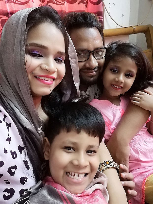 পরিবারসহ ঈদের আনন্দ উপভোগ করছেন মো. রেজাউল করিম। এক সেলফিতে চার সদস্যের হাসিমুখ ঈদের খুশি প্রকাশ করেছে।