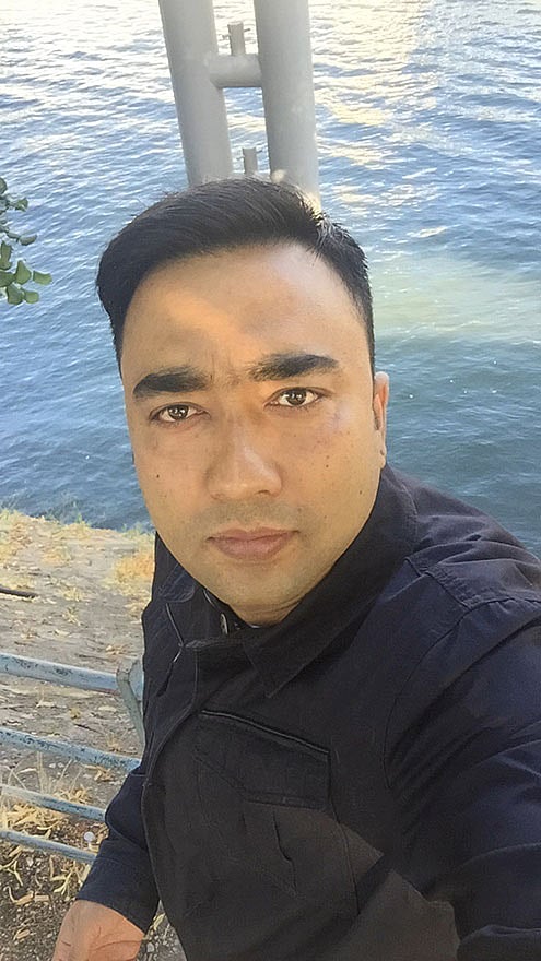 ঈদের দিনে তুহিনের উদযাপন। ফ্রান্স থেকে তিনি ছবিটি পাঠিয়েছেন।