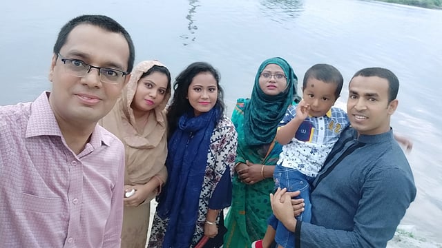 এবারের ঈদ মুক্ত আকাশের নিচে পরিবারের সঙ্গে। চন্দ্রিমা উদ্যান, মোহাম্মদপুর থেকে ছবি পাঠিয়েছেন রেজাউল করিম।