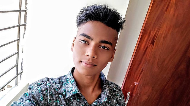 আবিরের ঈদ উদযাপন। নীলফামারীর জলঢাকা থেকে তিনি ছবিটি পাঠিয়েছেন।