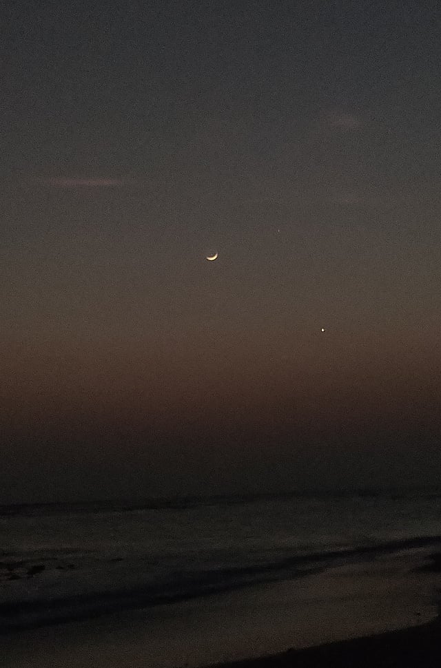 এনজামুল হকের তোলা ঈদের চাঁদ।