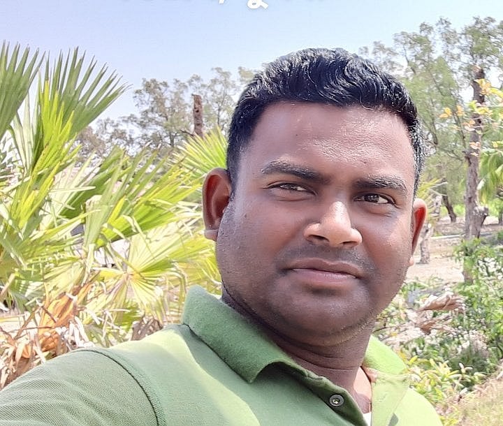 বনরক্ষী রাসেল মিয়া আছেন গহিন সুন্দরবনে।