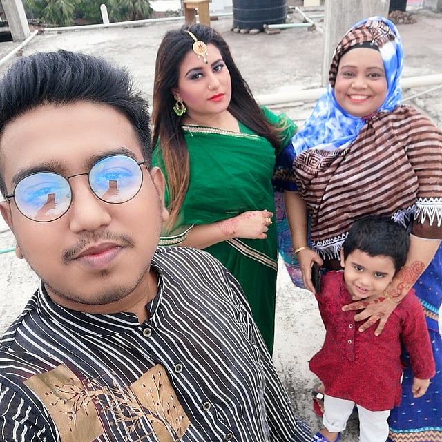 অন্যরকম ঈদ আমাদের। মা, ছেলে, ছোট বোন আর ভাগনে একত্রে বাড়ির ছাদে অন্য রকম ঈদ উদ্‌যাপন। উত্তরা ঢাকা থেকে সাহিদ আহমেদ।