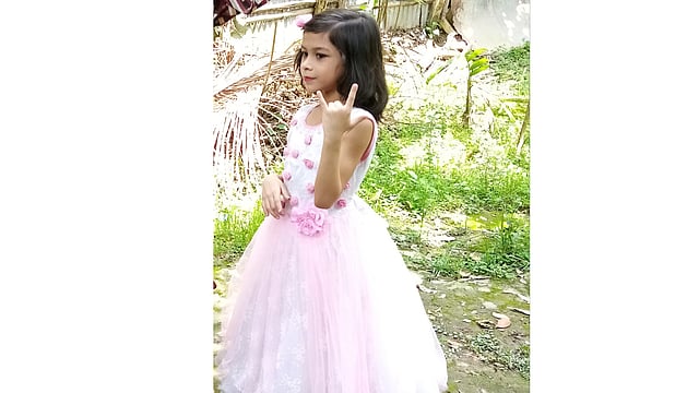 ঘরেই মেয়ে নাজিবাহ্`র ঈদ উদ্‌যাপনের ছবিটি রাঙ্গুনিয়া, চট্টগ্রাম থেকে পাঠিয়েছেন কাজী আবু মোহাম্মদ খালেদ নিজাম।