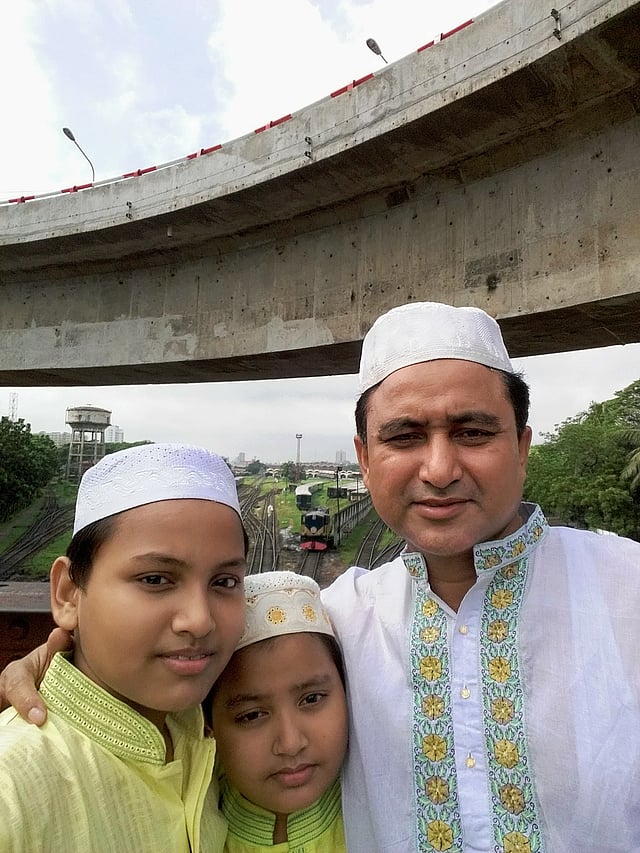 গত কয়েক বছর আগের ঈদ এবার মিস করেছি। এবার ঈদ কেটেছে ঘরবন্দী হয়ে। শাজাহানপুর ঢাকা থেকে ছবি পাঠিয়েছেন মাহদী সালাম।