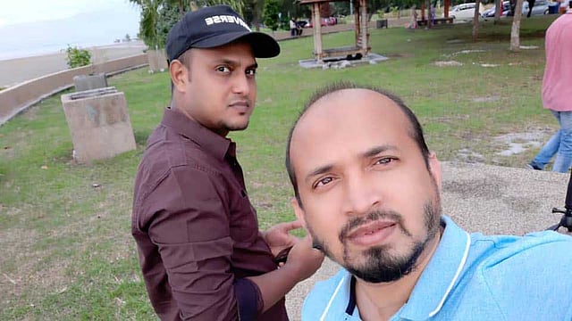 প্রিয়জনের সঙ্গে মোস্তফা ইমরানের ঈদ উপযাপন। তিনি ছবিটি পাঠিয়েছেন মালয়েশিয়া থেকে।