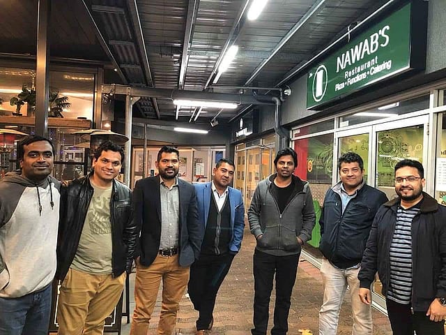 সারা বিশ্বব্যাপী ছড়িয়ে রয়েছে ৯৬-৯৮ ব্যাচের বন্ধুরা। সিডনি প্রবাসী ৯৬-৯৮ ব্যাচের কর্মকাণ্ড বরাবরই চোখে পড়ার মতো। তাঁদের আড্ডার সবচেয়ে আকর্ষণীয় দিক হচ্ছে নিজেদের শৈশব কৈশোরের স্মৃতিচারণ। মো. ইয়াকুব আলী, মিন্টো, সিডনি, অস্ট্রেলিয়া থেকে।