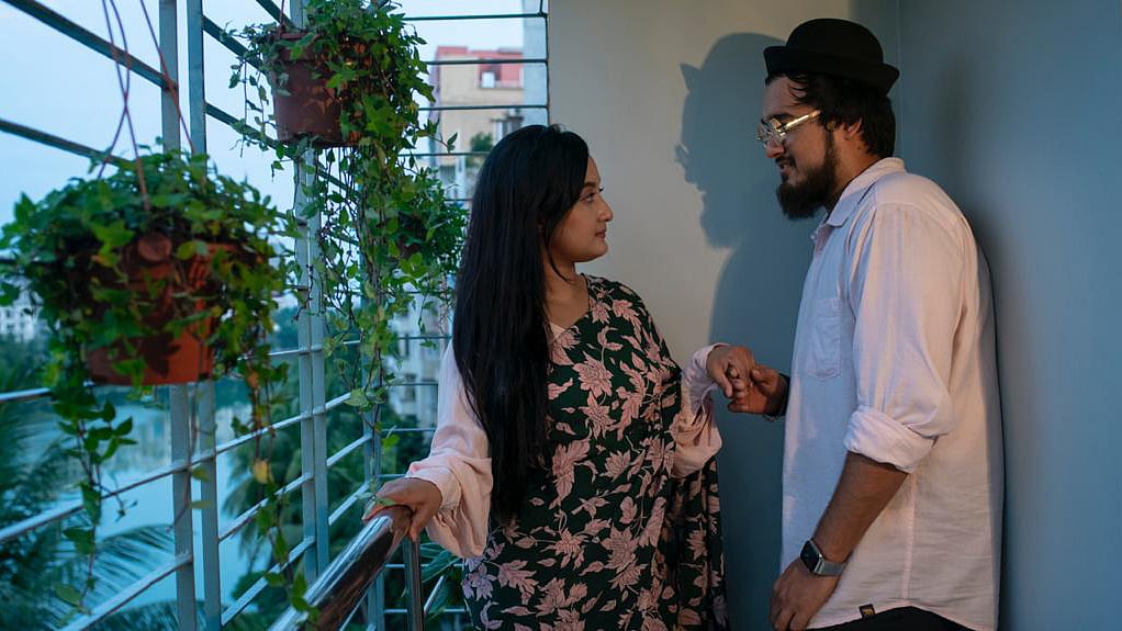 মিউজিক ভিডিওর শুটিংয়ে নোবেল ও তাঁর স্ত্রী। ছবি: সংগৃহীত