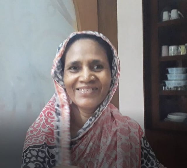 রাশেদা নাসরীনের ৩২ বছরের পুরোনো গৃহ-সহকারী মাশু। কানে শুনতে বা কথা বলতে পারেন না, হাসি দিয়ে পুষিয়ে দেন। ছবি: লেখক; ১২ মে, ২০২০