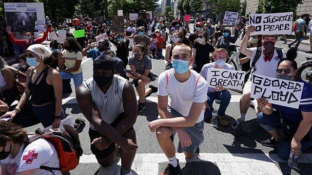 জর্জ হত্যার বিচারের দাবি ওয়াশিংটনে বিক্ষোভকারীরা। ছবি: এএফপি