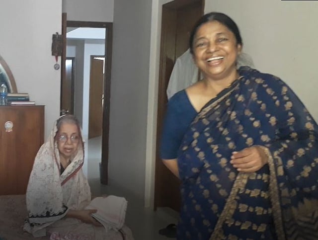 তাঁরা দুই বোন, ফরিদা ও রাশেদা। ছবি: লেখক; ১২ মে, ২০২০