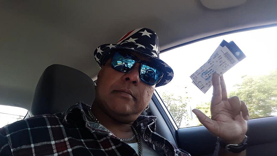 কনসার্ট দেখতে যাচ্ছেন বিপ্লব। ছবি: সংগৃহীত