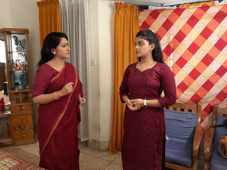 অভিনেত্রী মনিরা মিঠু বলেন, `শুটিং সেটে লোক কম থাকবে শর্তেই রাজি হয়েছি। ছবি: সংগৃহীত