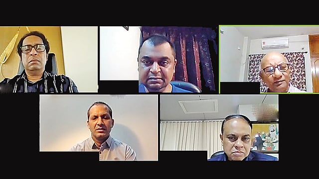 এফ এইচ আনসারী, কে এ এম মোর্শেদ, এম এ সাত্তার মণ্ডল, মোহাম্মদ আনিসুর রহমান, ইলিয়াস মৃধা