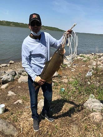 মাছ ধরেছেন কবির ভাই। ছবি: সংগৃহীত