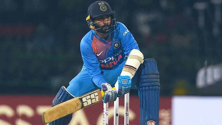 দুই মাস বসে থাকার ফল টের পাচ্ছেন কার্তিক। ফাইল ছবি