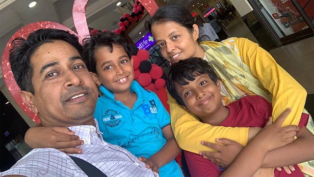 করোনা মহামারির আগে নূর আয়েশা ও তাঁর স্বামী সন্তানেরা। ছবি: সংগৃহীত