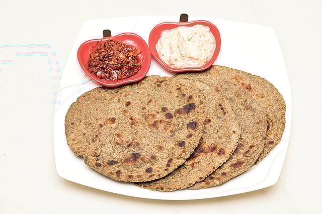 কালাই রুটি ও ভর্তা