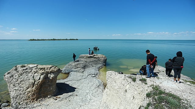 অনেকেই স্টিপ রকের সৌন্দর্য দেখতে চলে আসেন। ছবি: ফিদা আশফাক আহমেদ