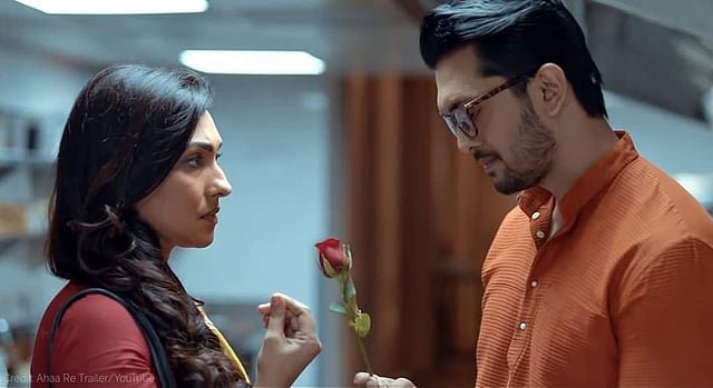 ‘আহা রে’ ছবির দৃশ্যে আরিফিন শুভ এবং ঋতুপর্ণা সেনগুপ্ত। ছবি সংগৃহীত।