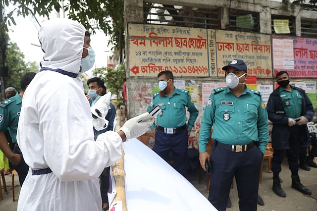 খুব জরুরি প্রয়োজন ছাড়া কেউ এলাকায় ঢুকতে পারছেন না।