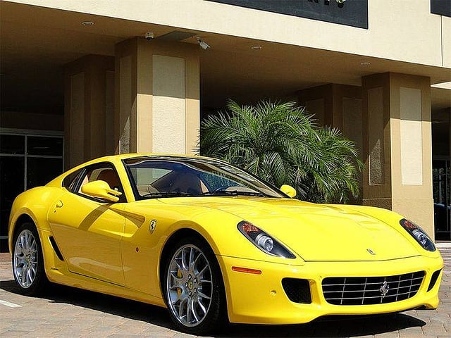 ফেরারির এ মডেলের গাড়িটি পছন্দ মাইকেল জর্ডানের। তাঁর বিলাসী জীবনযাপনে গাড়ি অন্যতম অনুষঙ্গ। ছবি: টুইটার