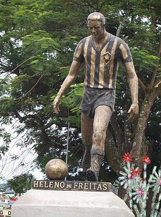 মিনাস গেরাইসের নেপোমুচেনোয় হেলেনো ডি ফ্রেইতাসের মূর্তি। ছবি: ফেসবুক