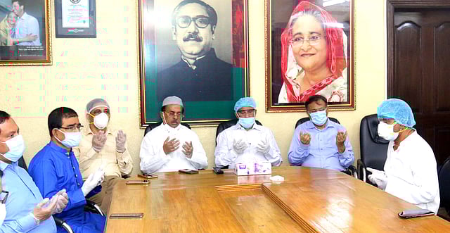 ‘শেখ হাসিনার কারামুক্তি দিবস’ উপলক্ষে দলীয় এক দোয়া অনুষ্ঠানে অংশ নেন তথ্যমন্ত্রীসহ আওয়ামী লীগের নেতারা। ধানমন্ডি, ১১ জুন। ছবি: সংগৃহীত