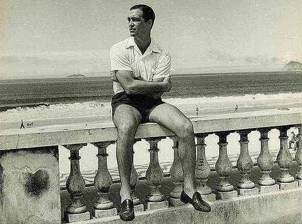 সৈকতে এক ফাঁকে হেলেনো। কোপাকাবানার সৈকতে তাঁর প্রতিভা চিনেছিলেন বোটাফোগো স্কাউট। ছবি: টুইটার