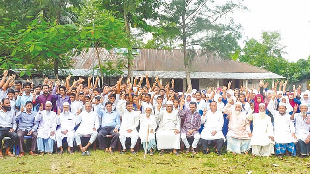 আবদুল খালেক নিজের উপার্জনে যে বিদ্যালয় প্রতিষ্ঠা করেছেন, তাতেই স্বপ্ন গড়ছে অনেক শিক্ষার্থী। ফাইল ছবি: ছুটির দিনে