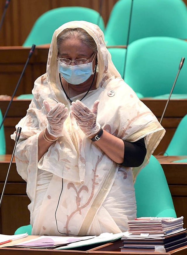 সংসদে মৃতদের আত্মার মাগফিরাত কামনা করে মোনাজাতে করেন প্রধানমন্ত্রী শেখ হাসিনা। ছবি: হাসান জাহিদ তুষারের ফেসবুক থেকে