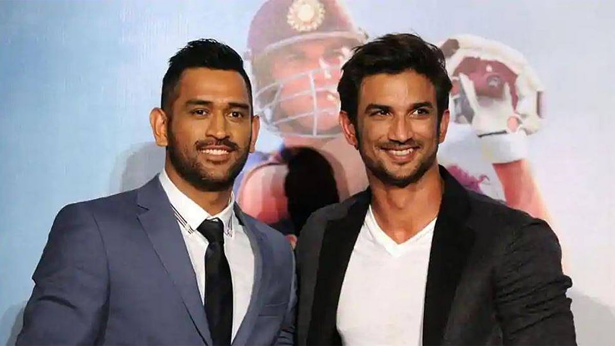 মহেন্দ্র সিং ধোনি ও সুশান্ত সিং রাজপুত। ছবি: এএফপি