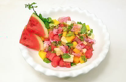 ফলের সালাদ ১