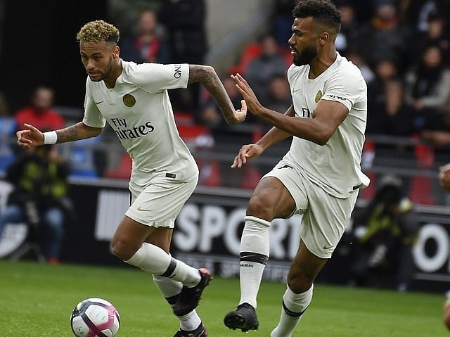 এভাবেই পথ আলাদা হয়ে যাচ্ছে নেইমার ও ম্যাক্সিম চুপো মোতিংয়ের। ছবি: টুইটার