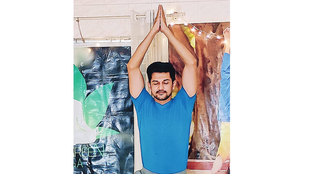 বৃক্ষাসনের একটা ভঙ্গি। ছবি: সংগৃহীত