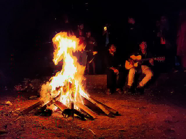 ক্যাম্প ফায়ার। ছবি: লেখক