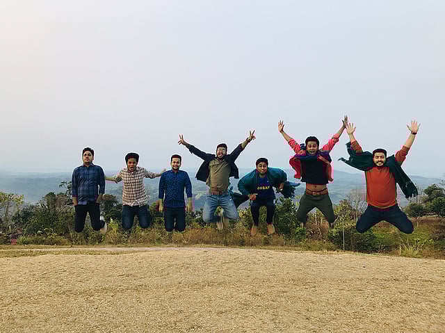 ঘুরতে গিয়ে শিক্ষার্থীরা কত কিছুই করেন। ছবি: সংগৃহীত