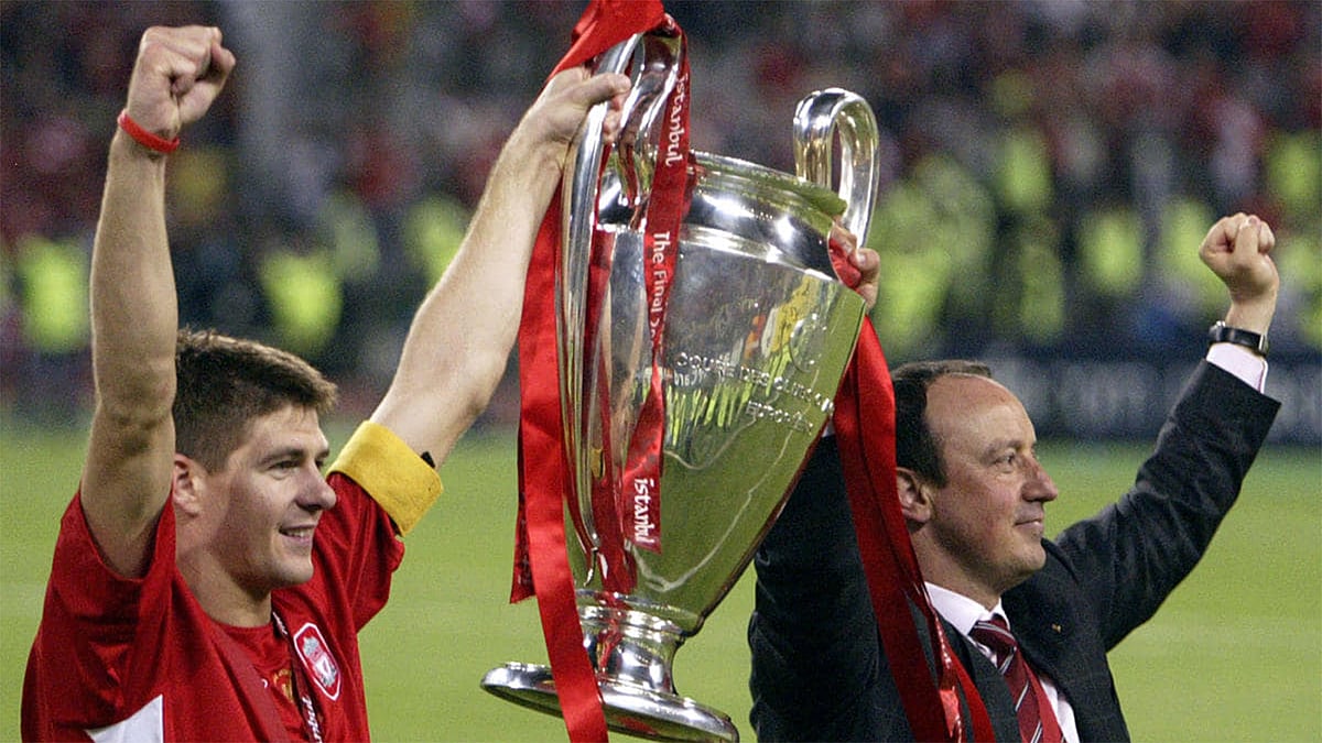 চ্যাম্পিয়নস লিগ জিতলেও বেনিতেজের ‘স্প্যানিশ বিপ্লব’ লিগের স্বাদ পায়নি। ছবি: এএফপি