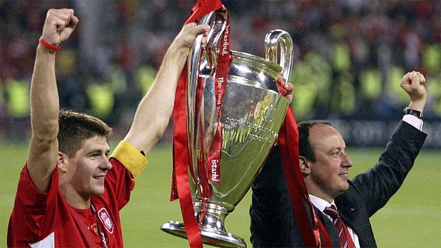 চ্যাম্পিয়নস লিগ জিতলেও বেনিতেজের ‘স্প্যানিশ বিপ্লব’ লিগের স্বাদ পায়নি। ছবি: এএফপি